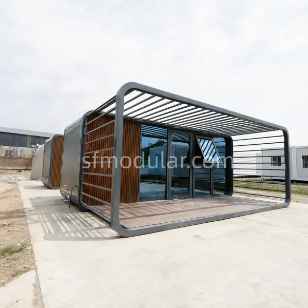 Prefabricated backyard studio exterior based on a 20ft apple cabin
